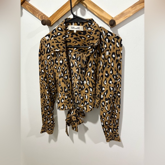 DIANE VON FURSTENBERG Shirt Womens Brown Whitman Leopard Print Silk Wrap Top - Picture 2 of 10